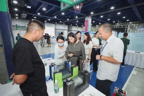 才聚二七 智創(chuàng)未來 2025碳中和技術(shù)交流暨政校企合作大會圓滿落幕 黃河科技學(xué)院引領(lǐng)零碳校園新實踐